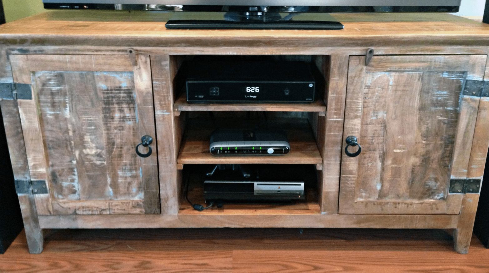 Tv : 35 Supurb Reclaimed Wood Tv Stands Media Consoles Awesome In Rustic Looking Tv Stands (View 1 of 15)