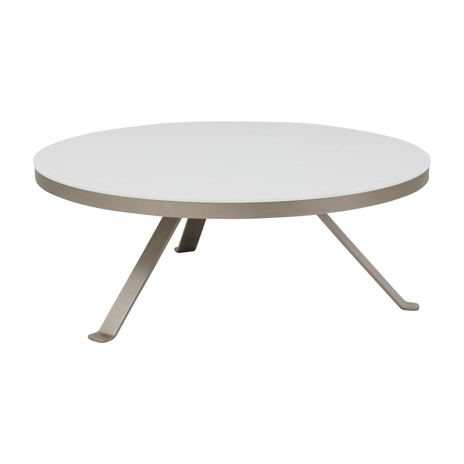 [%2017 White Circle Coffee Tables Inside 76% Off – Bo Concept Bo Concept White Round Coffee Table / Tables|76% Off – Bo Concept Bo Concept White Round Coffee Table / Tables Regarding Popular White Circle Coffee Tables%] (View 9 of 20)
