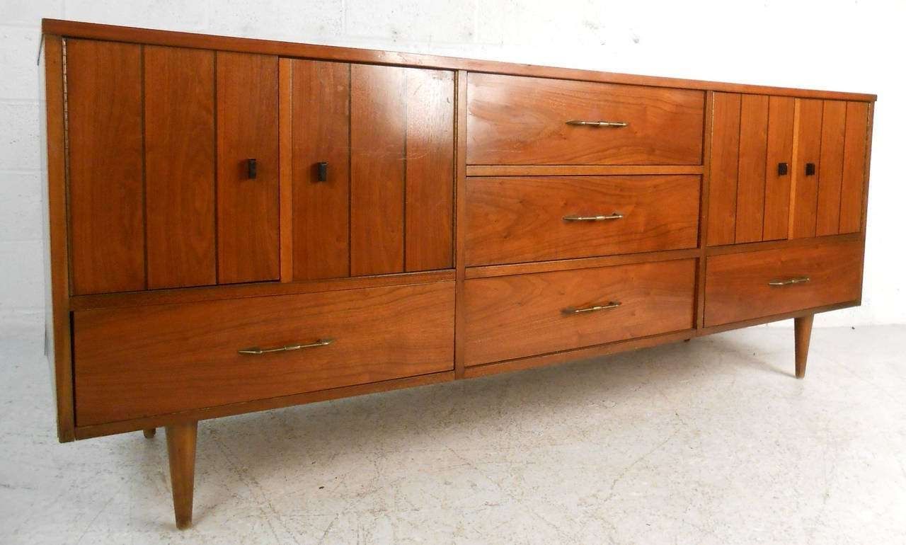 Mid Century Modern Lane Style American Walnut Sideboard For Sale Within Midcentury Sideboards (View 14 of 20)