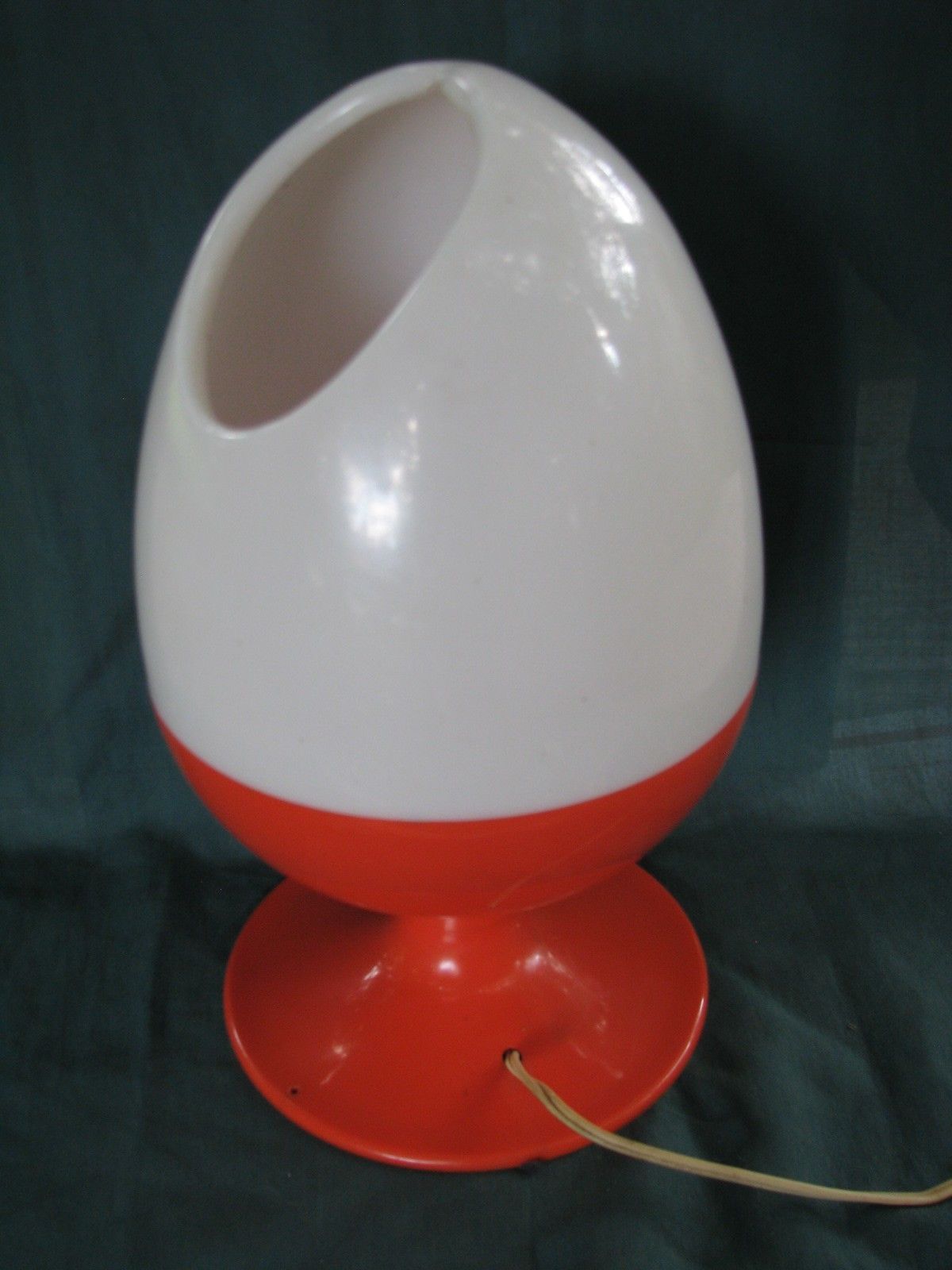 Well Liked Mid Century Modern Egg Tables Pertaining To Vintage Mid Century Modern Plastic Egg Table Lamp ,c (View 10 of 20)