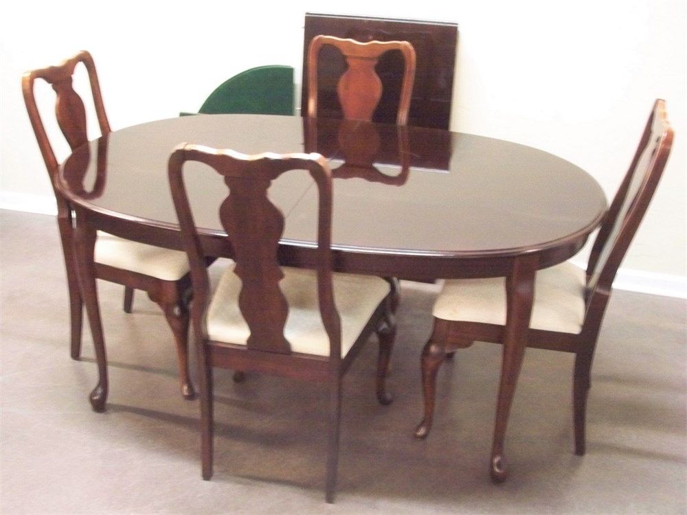 Current Transitional Design Online Auctions – Dining Table With Throughout Bechet 38'' Dining Tables (View 2 of 20)