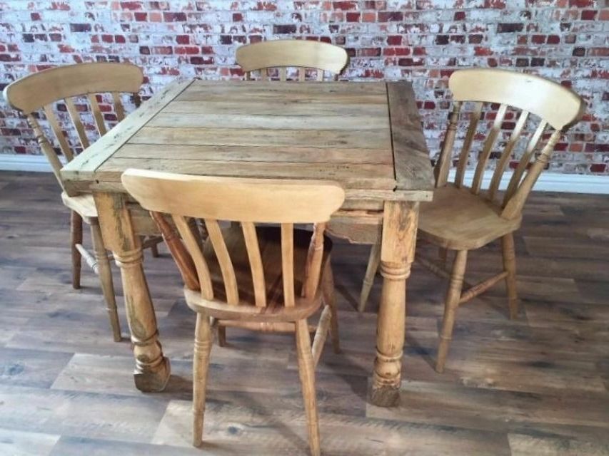 Famous Extending Butterfly Rustic Farmhouse Dining Table Set Within Warnock Butterfly Leaf Trestle Dining Tables (View 9 of 20)