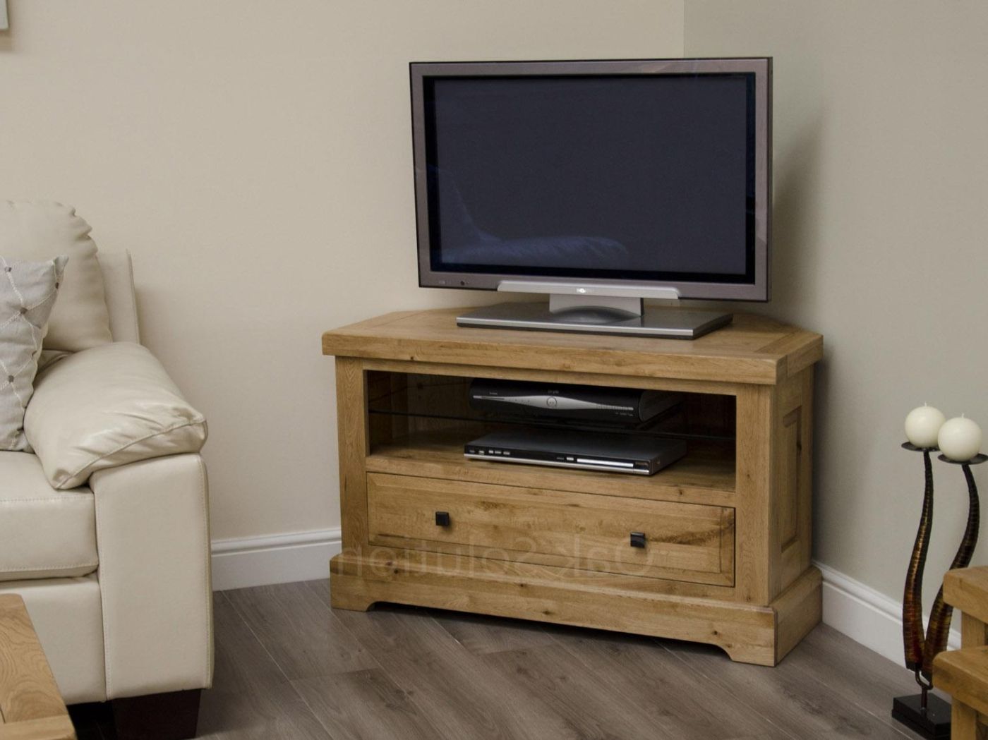 Regent Solid Oak Furniture Living Room Corner Television Intended For Tasi Traditional Windowpane Corner Tv Stands (View 6 of 20)