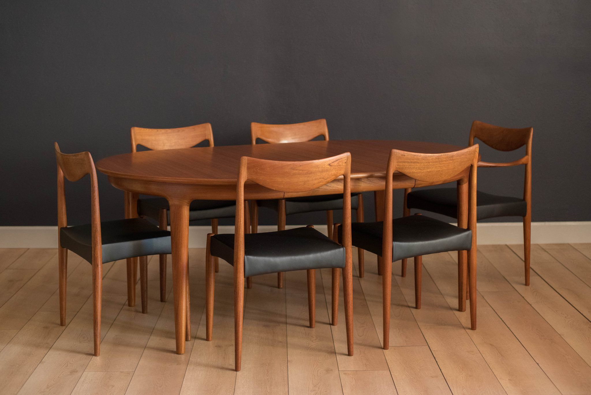 Preferred Vintage Brown Round Dining Tables With Regard To Vintage Round Danish Expandable Teak Dining Table (View 2 of 20)