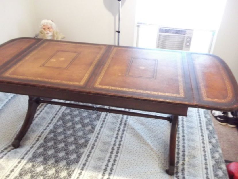 Have A Heritage Henredon Drop Leaf Coffee Table With A With Trendy Antiqued Gold Leaf Coffee Tables (Gallery 13 of 20)