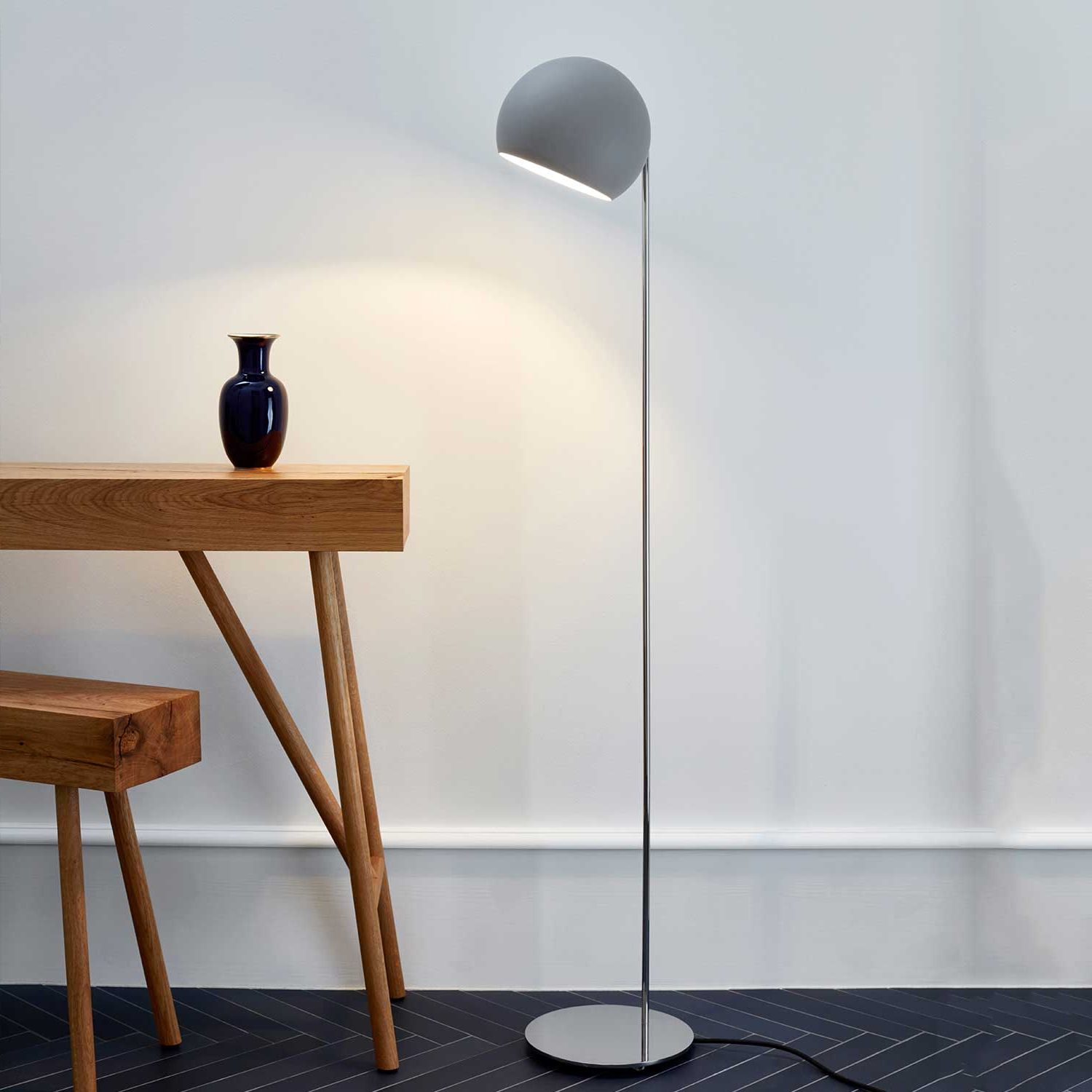 Tilt Globe Floor Lampnyta – Lampefeber For Globe Floor Lamps (Gallery 20 of 20)