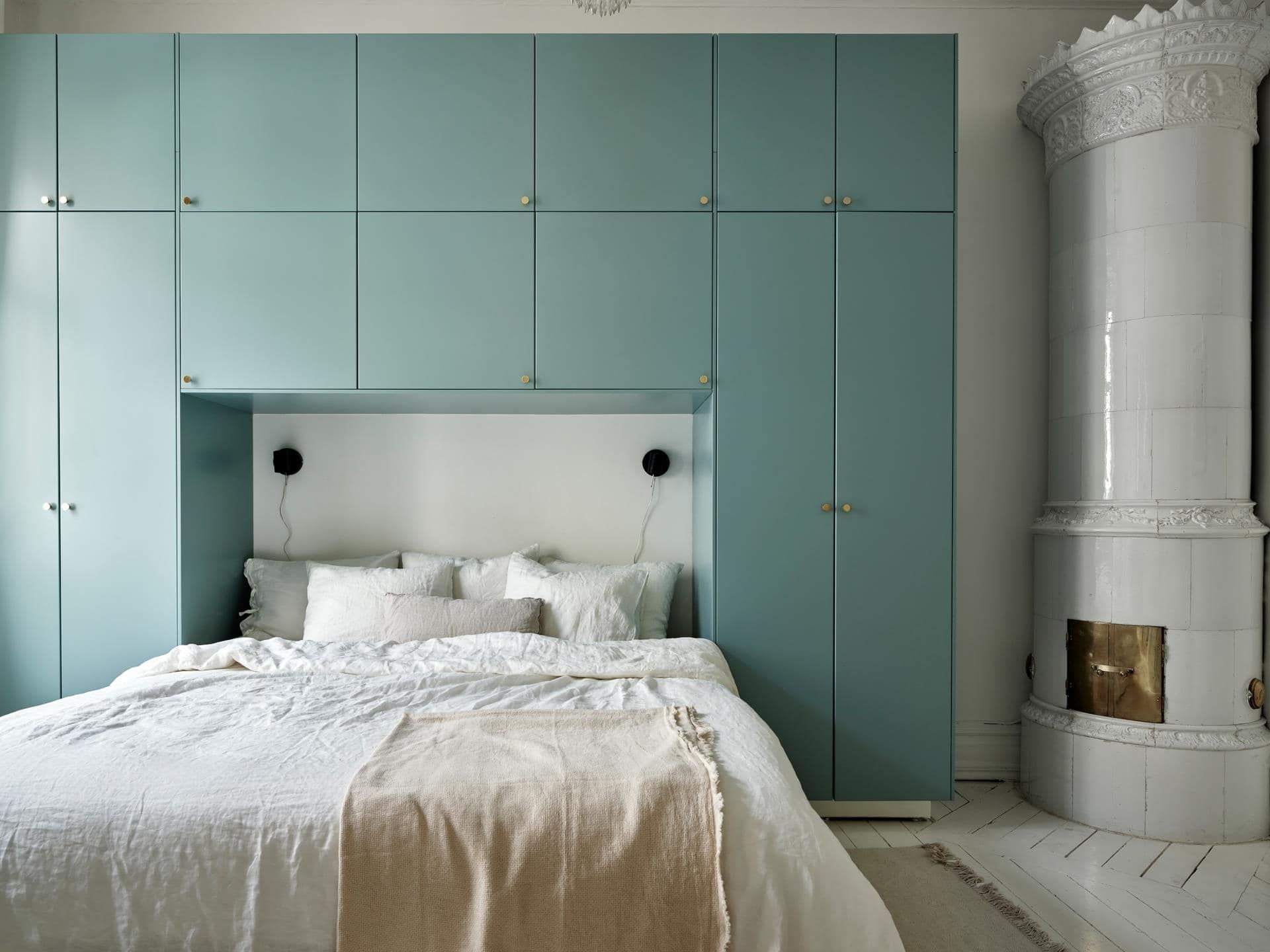 18 Built In Wardrobe Ideas Around A Bed – Coco Lapine Designcoco Lapine  Design Inside Wardrobes Beds (View 9 of 20)