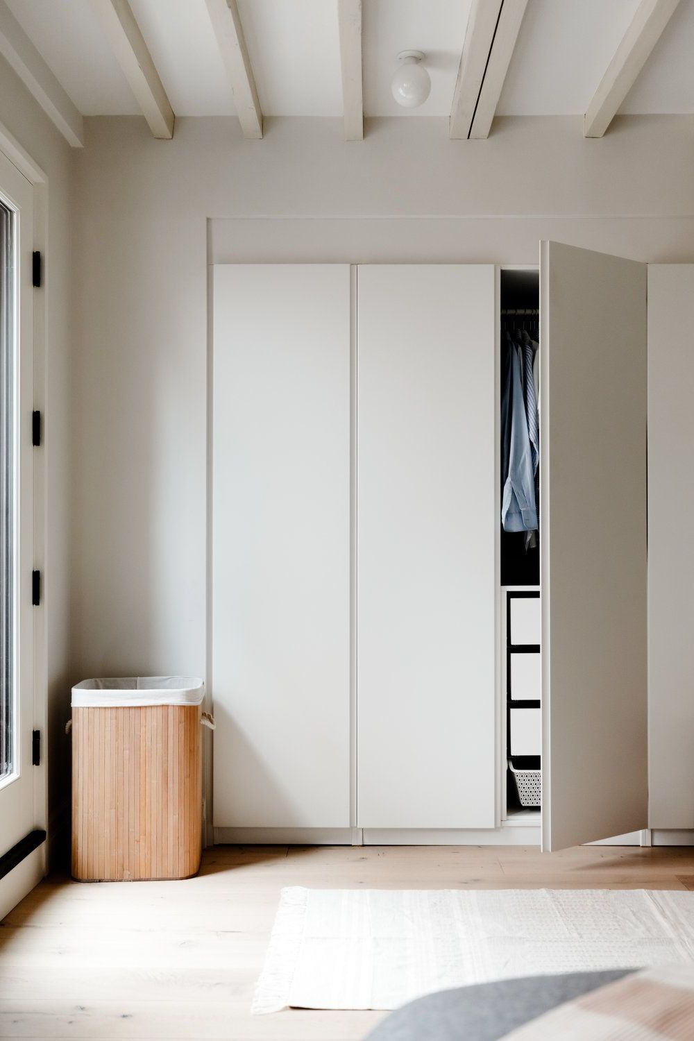 25 Best Small Closet Ideas To Borrow From Professional Designers With Space Saving Wardrobes (View 13 of 20)