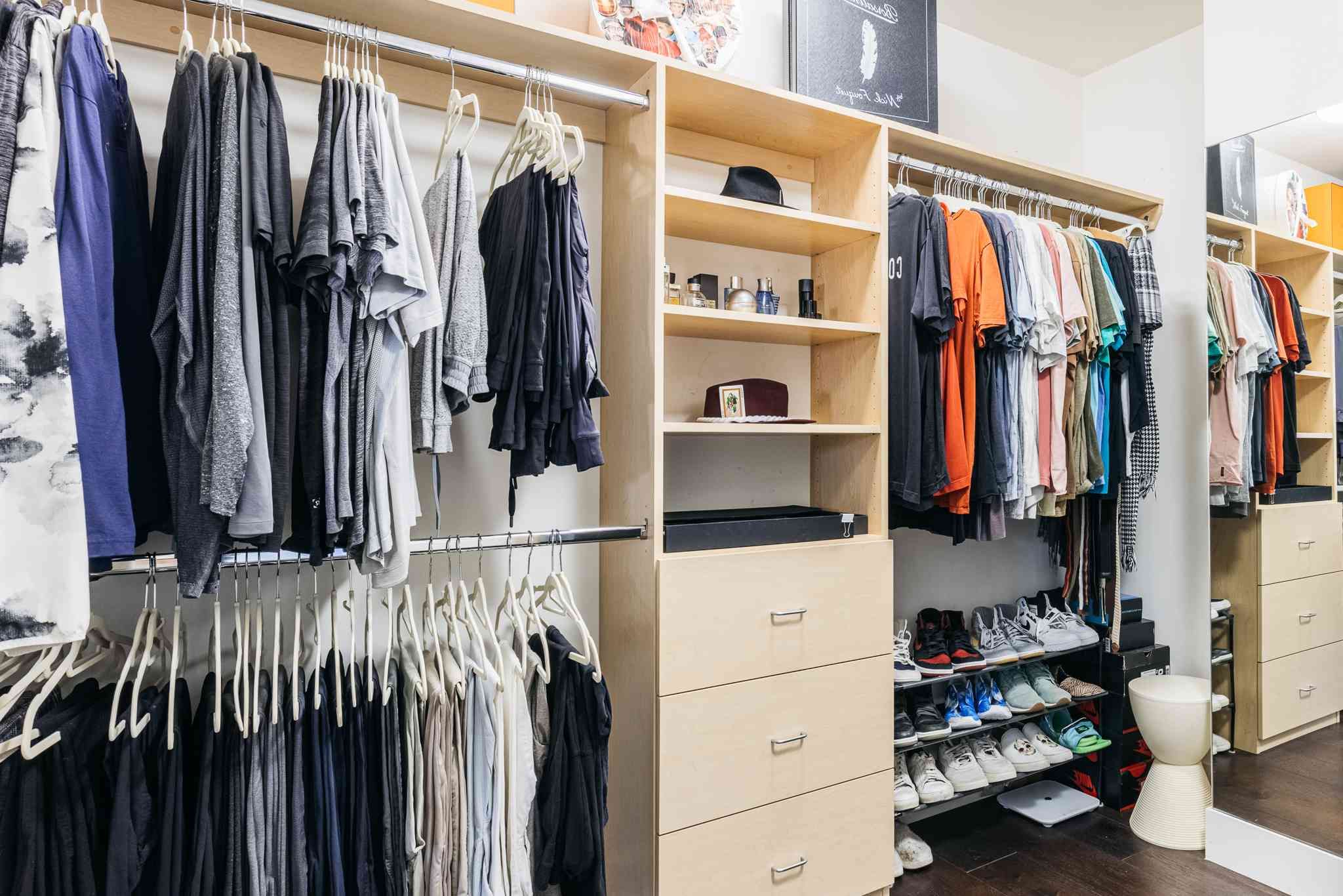 36 Walk In Closet Ideas To Optimize Your Storage Space Throughout Wardrobes Hangers Storages (View 17 of 20)