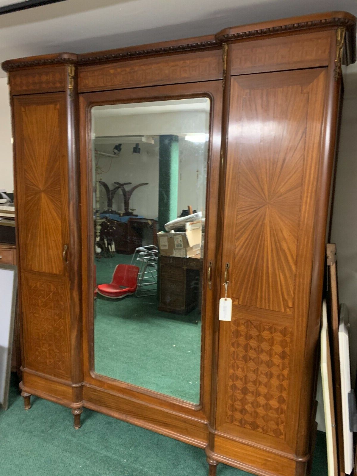 Featured Photo of 2024 Latest Triple Mirrored Wardrobes