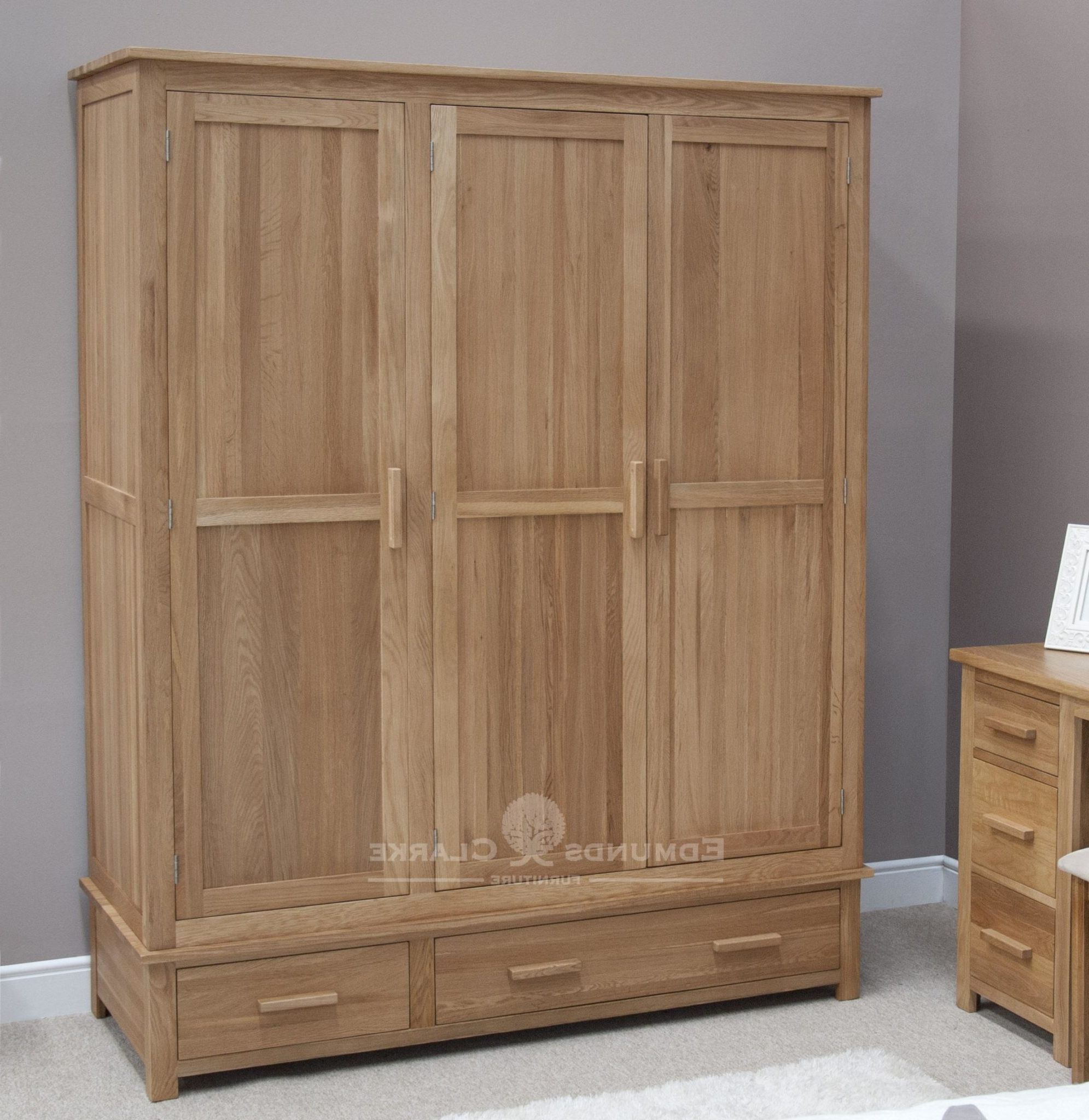Bury Solid Oak 3 Door Wardrobe With Drawers | Edmunds & Clarke Ltd With Regard To Triple Oak Wardrobes (View 9 of 20)
