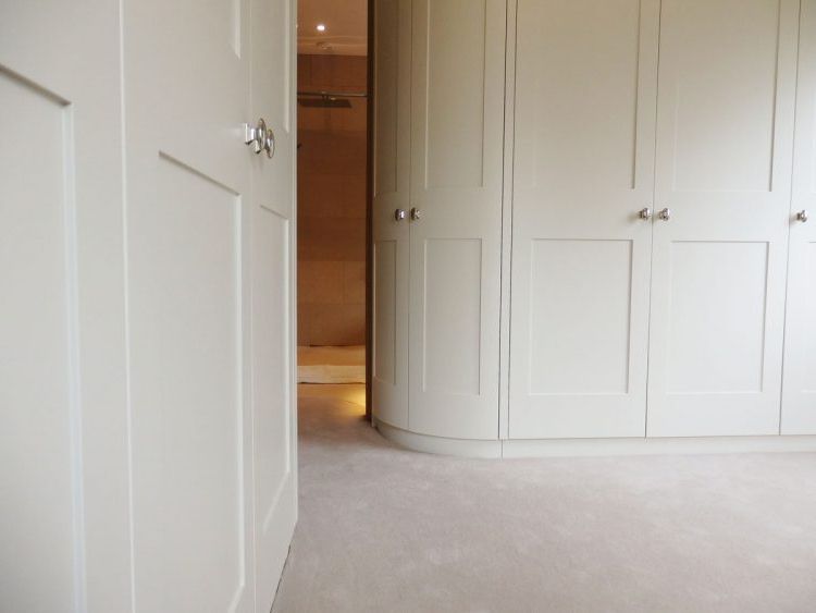 Curved Walk In Dressing Room And Bedside Dressers With Regard To Curved Wardrobes Doors (View 14 of 20)