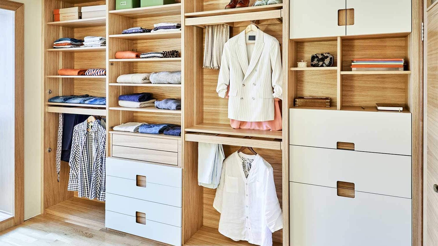 How Much Does It Cost To Build A Closet? [2023 Data] In Low Cost Wardrobes (View 13 of 20)