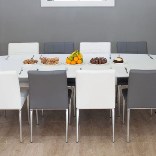 White Oval Extending Dining Tables (Photo 1 of 20)